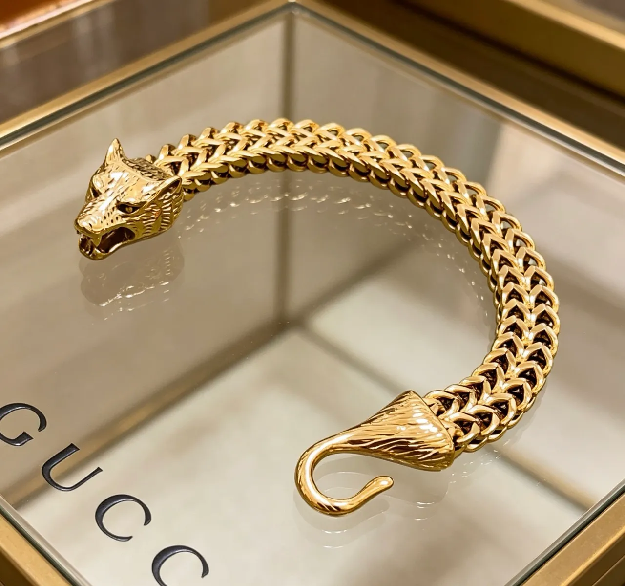 Gucci رأس الأسد المنسوج بلون ذهبي سوار 4