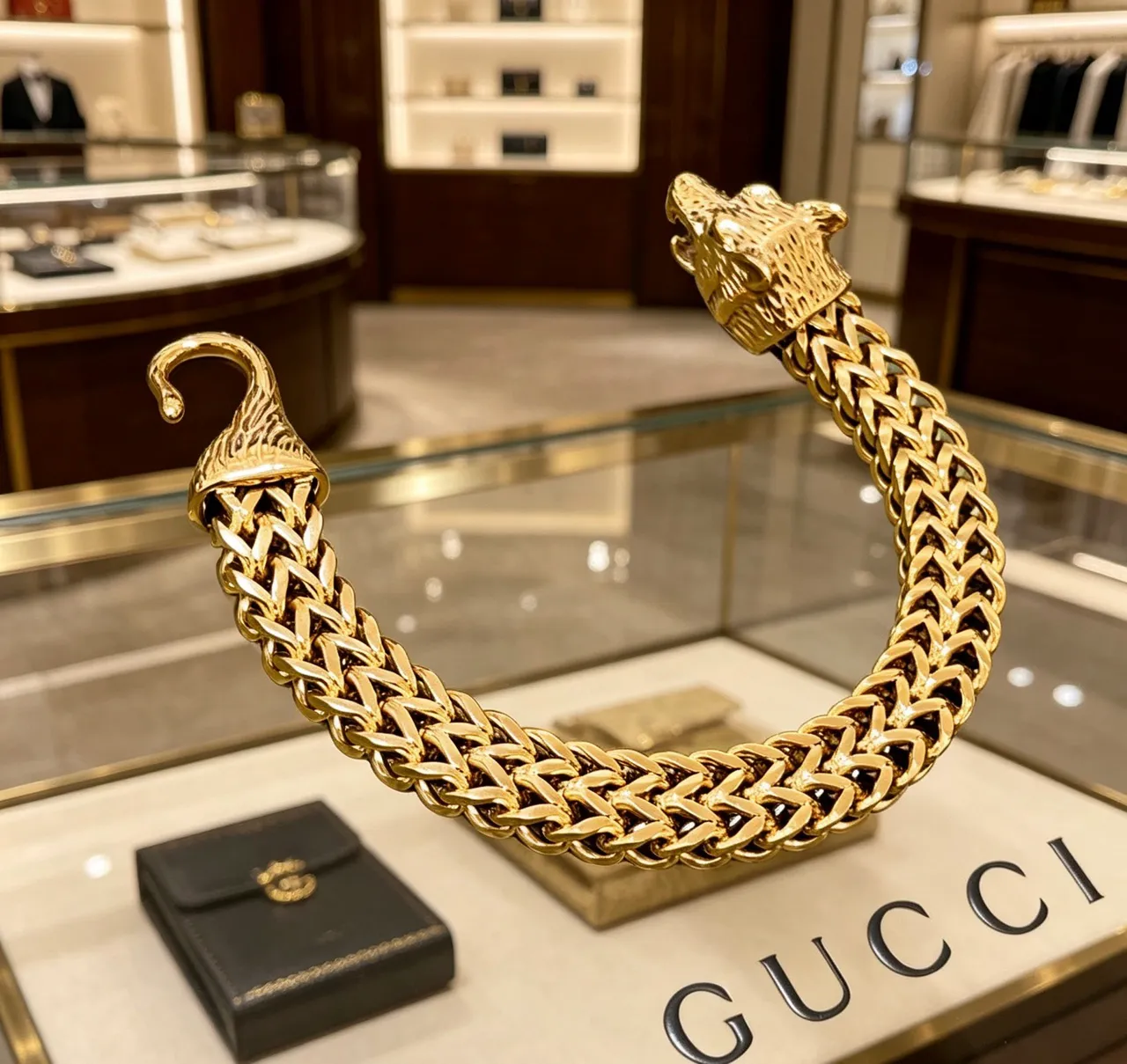 Gucci رأس الأسد المنسوج بلون ذهبي سوار 9