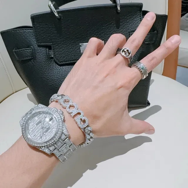 Gucci Logo-Integrating Pavé Curb-Link Bracelet 5