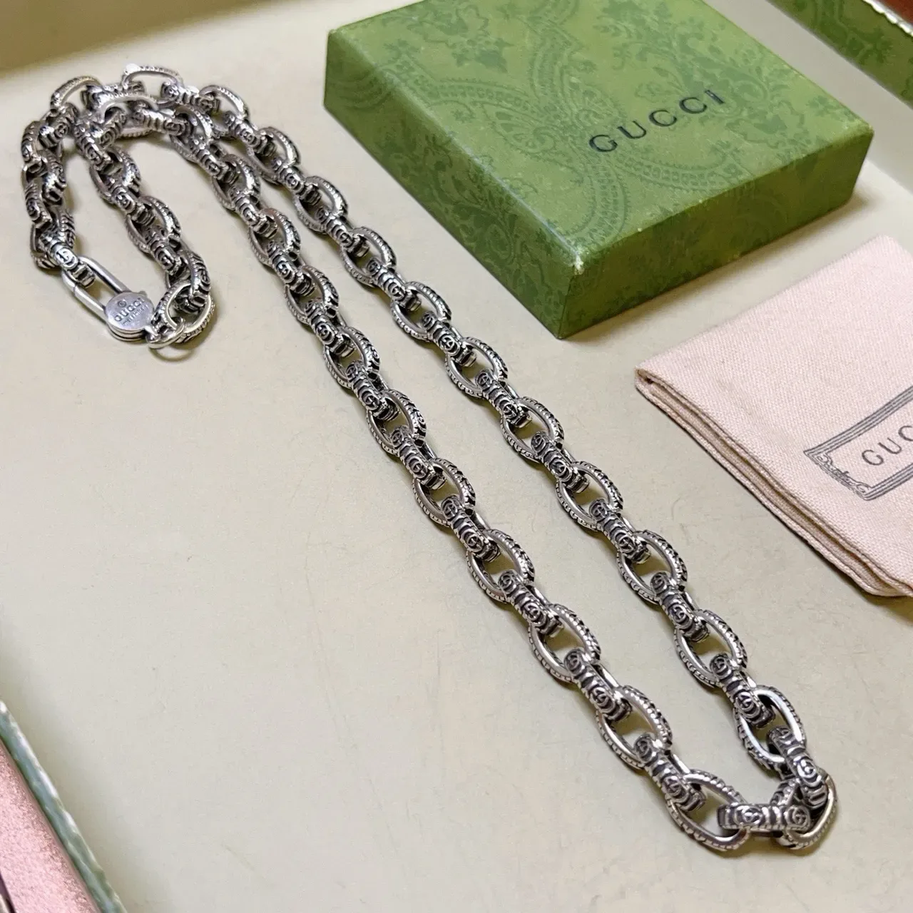 Gucci Ornate Scrollwork Oval-Link Silver Necklace 3