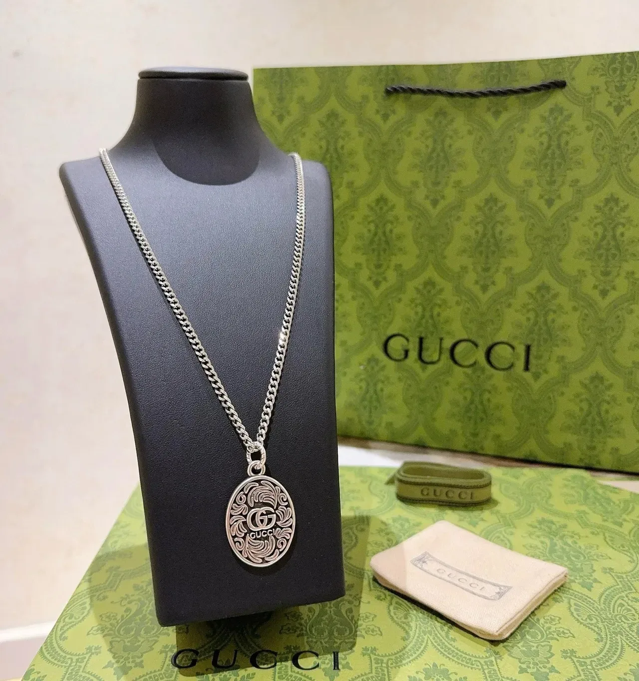 Gucci Oval Medallion Interlocking G Necklace 7