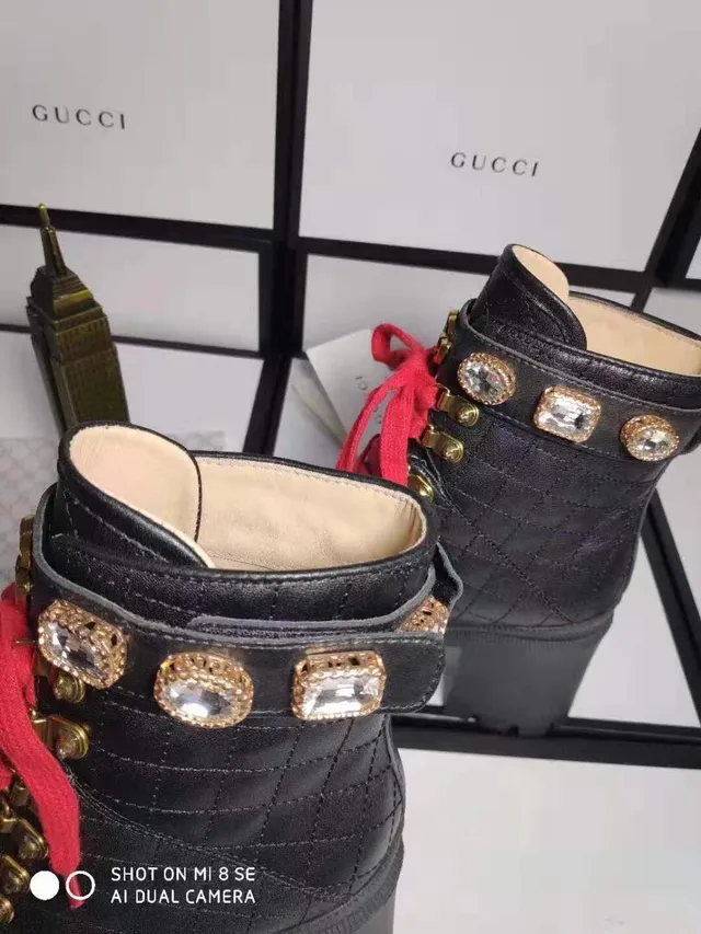 Gucci Rhyton Bottes à la cheville en cuir noir matelassé lacets rouges 3