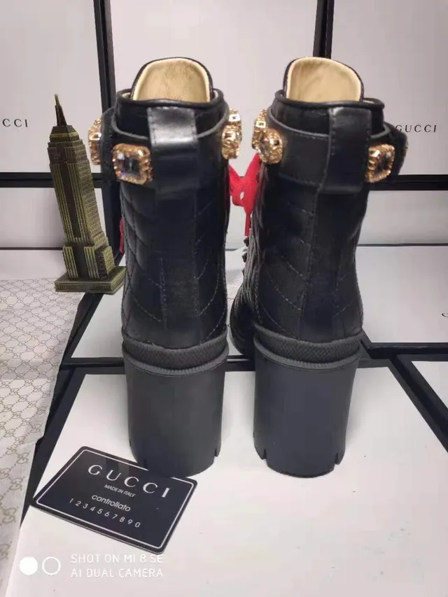 Gucci Rhyton Bottes à la cheville en cuir noir matelassé lacets rouges 4