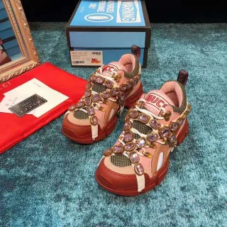 Gucci Rhyton Zapatos chunky con cristales en rosa y rojo