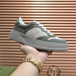 Gucci Rhyton 橄榄绿和灰色 GG Monogram 生活方式运动鞋