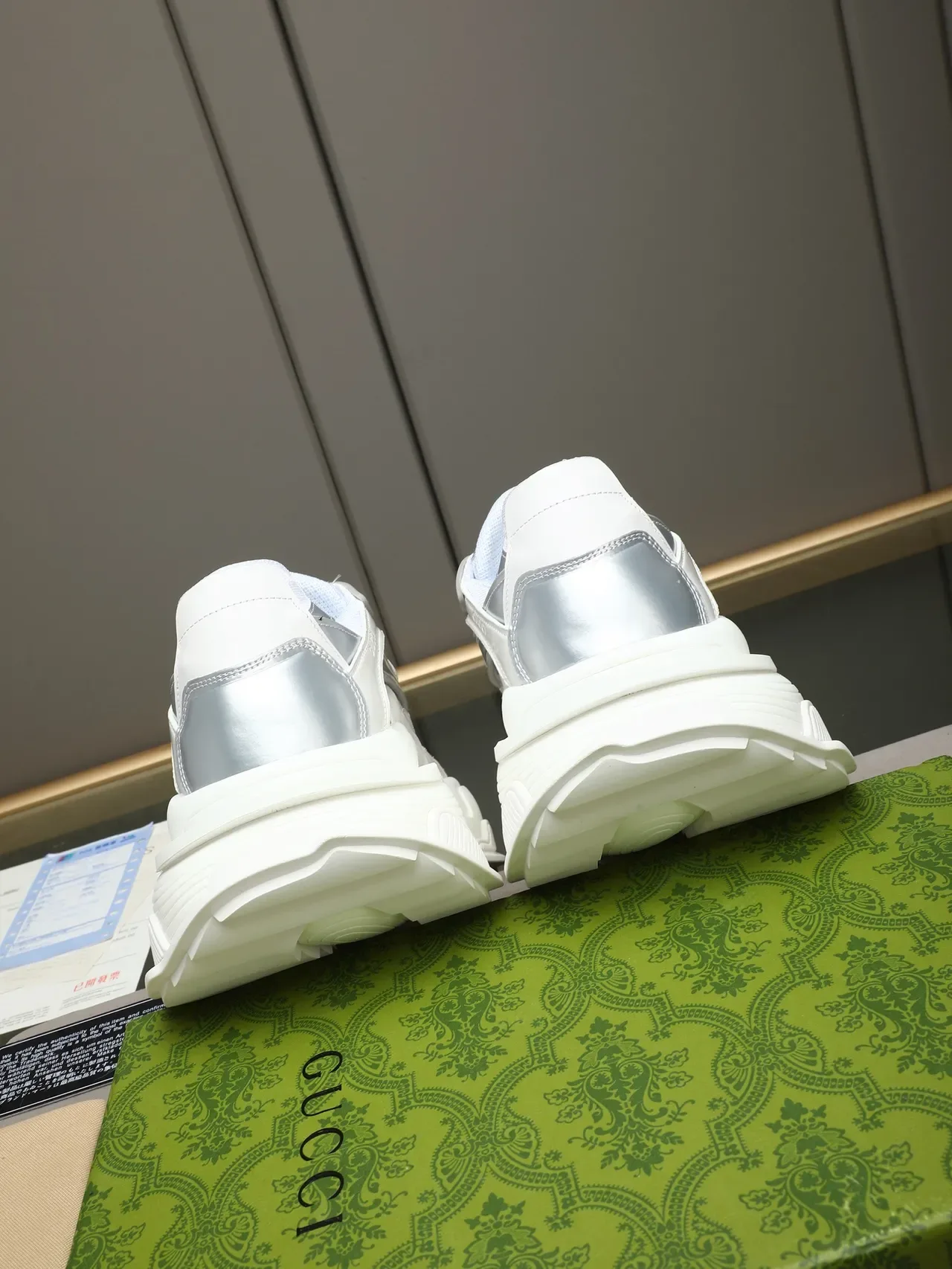 Gucci Rhyton Sneakers Blancs et Argentés Métalliques Chunky 4