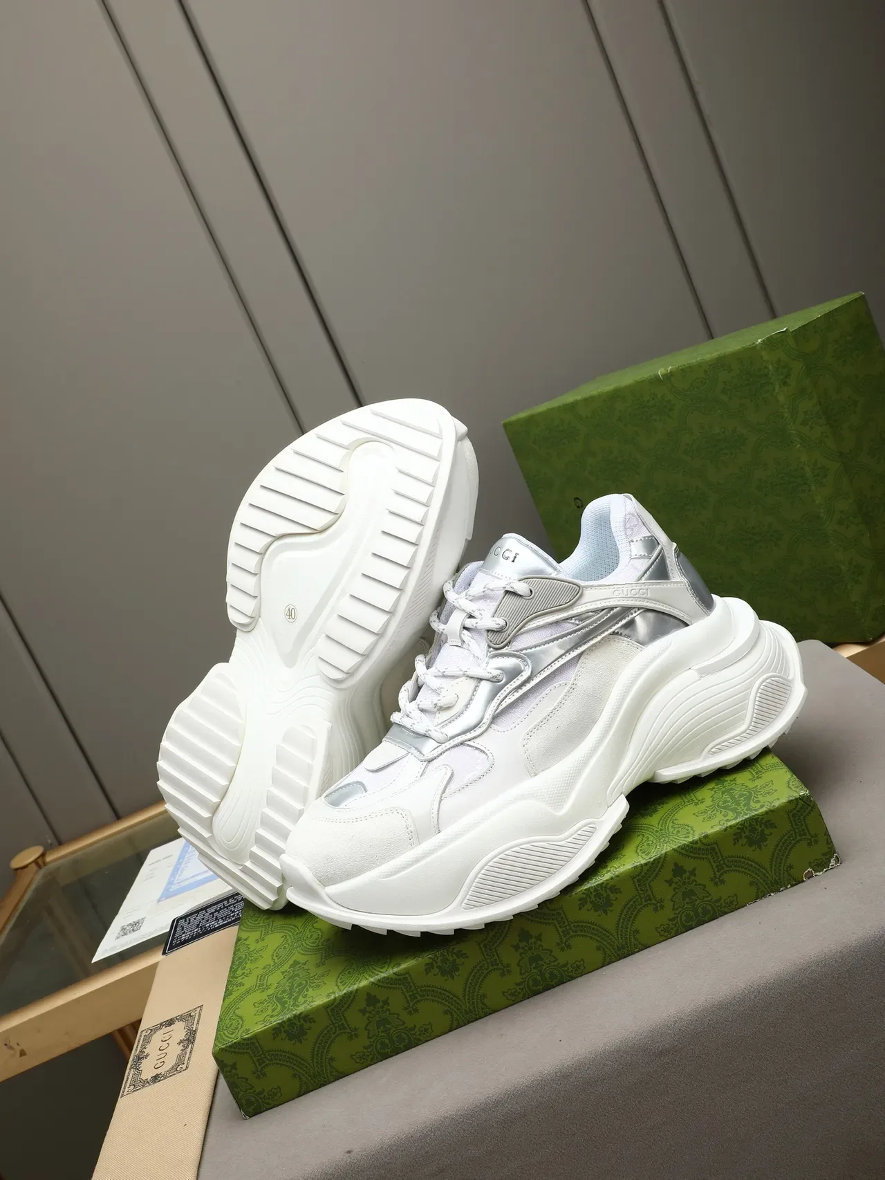 Gucci Rhyton Sneakers Blancs et Argentés Métalliques Chunky 5