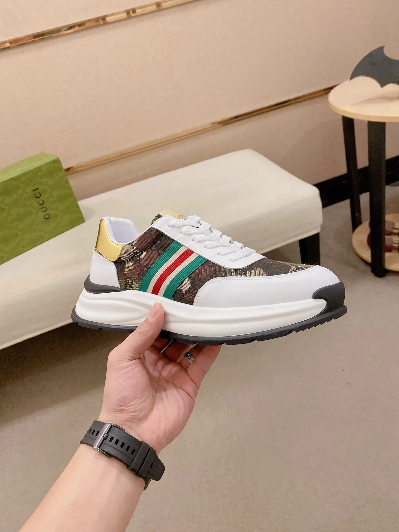 Gucci Screener GG Monogram Web Stripe حذاء رياضي أسلوب حياة 4