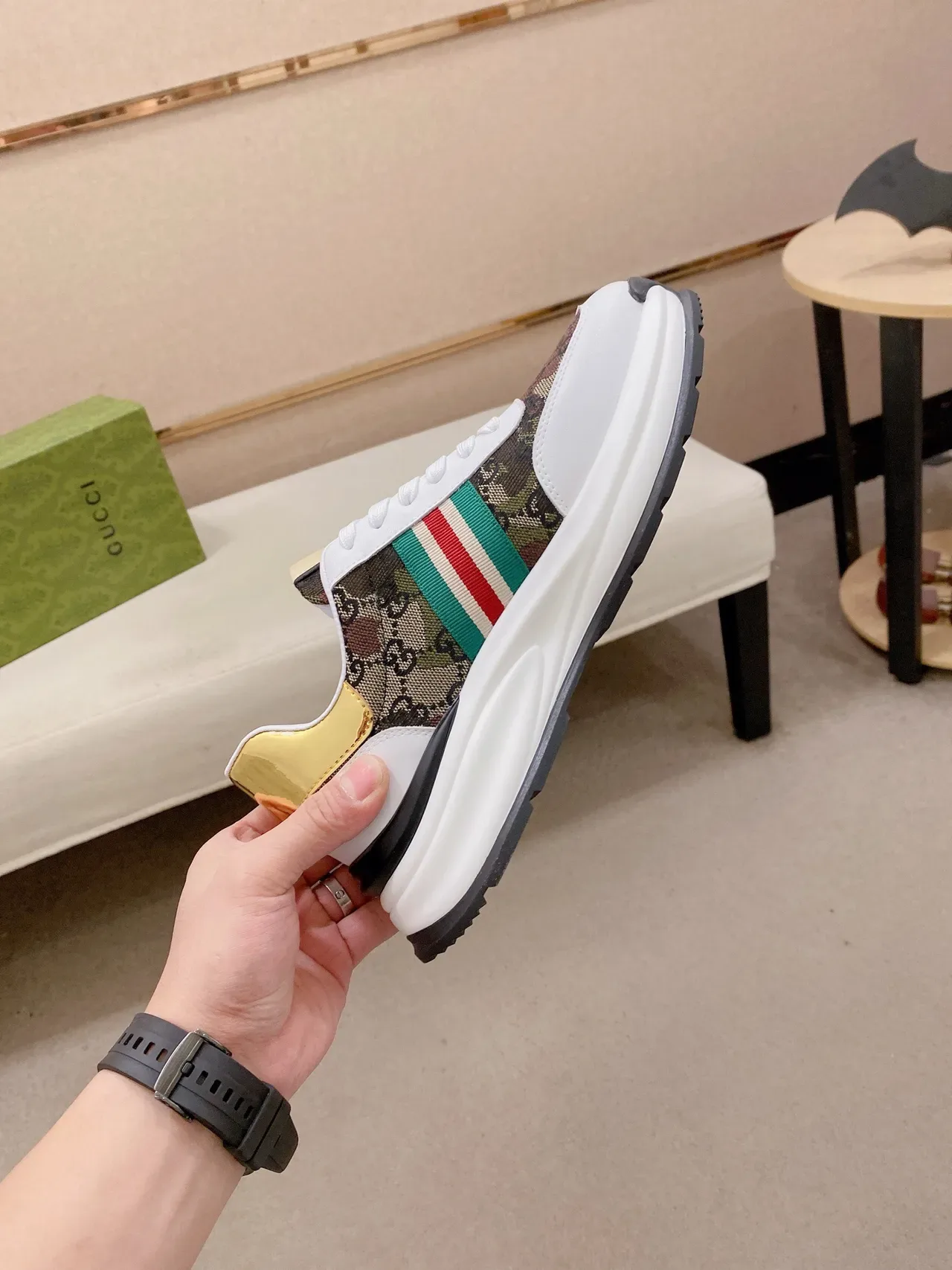 Gucci Screener GG Monogram Web Stripe حذاء رياضي أسلوب حياة 5