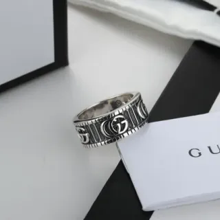 Gucci Screener Interlocking GG خاتم نطاق عريض