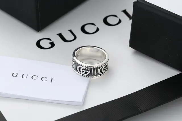 Gucci Screener Interlocking GG خاتم نطاق عريض 2