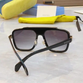 Gucci Screener Óculos de Sol Oversized Marco Escudo Gradiente Cinza