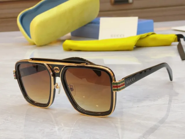 Gucci Screener Oversized Shield-Frame Gradient Gray Sunglasses 6