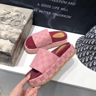 Gucci Screener Sandalias de plataforma rosa GG Monogram