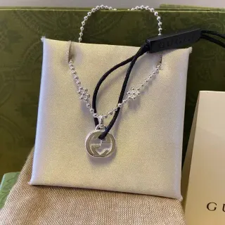Gucci Colar Prata Preto Pendente Circular interlocking G Logo
