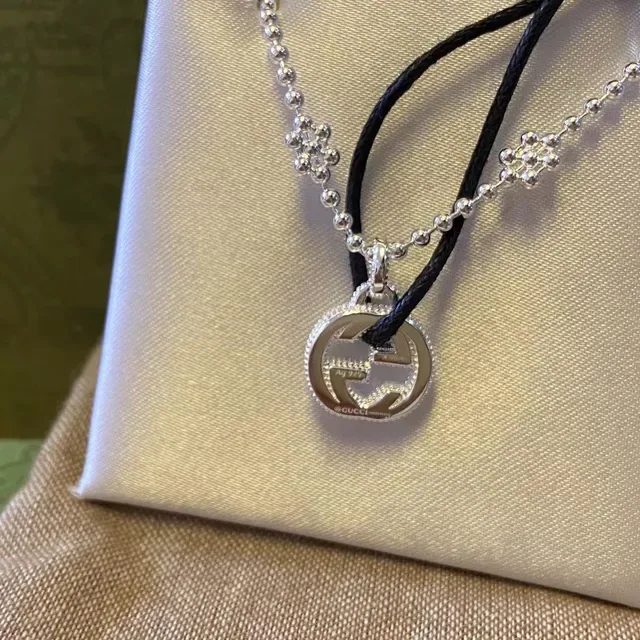 Gucci Colar Prata Preto Pendente Circular interlocking G Logo 3