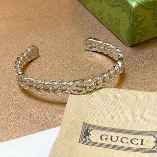 Gucci سوار سلسلة كيرب لينك فضية نقش شعار G متشابك
