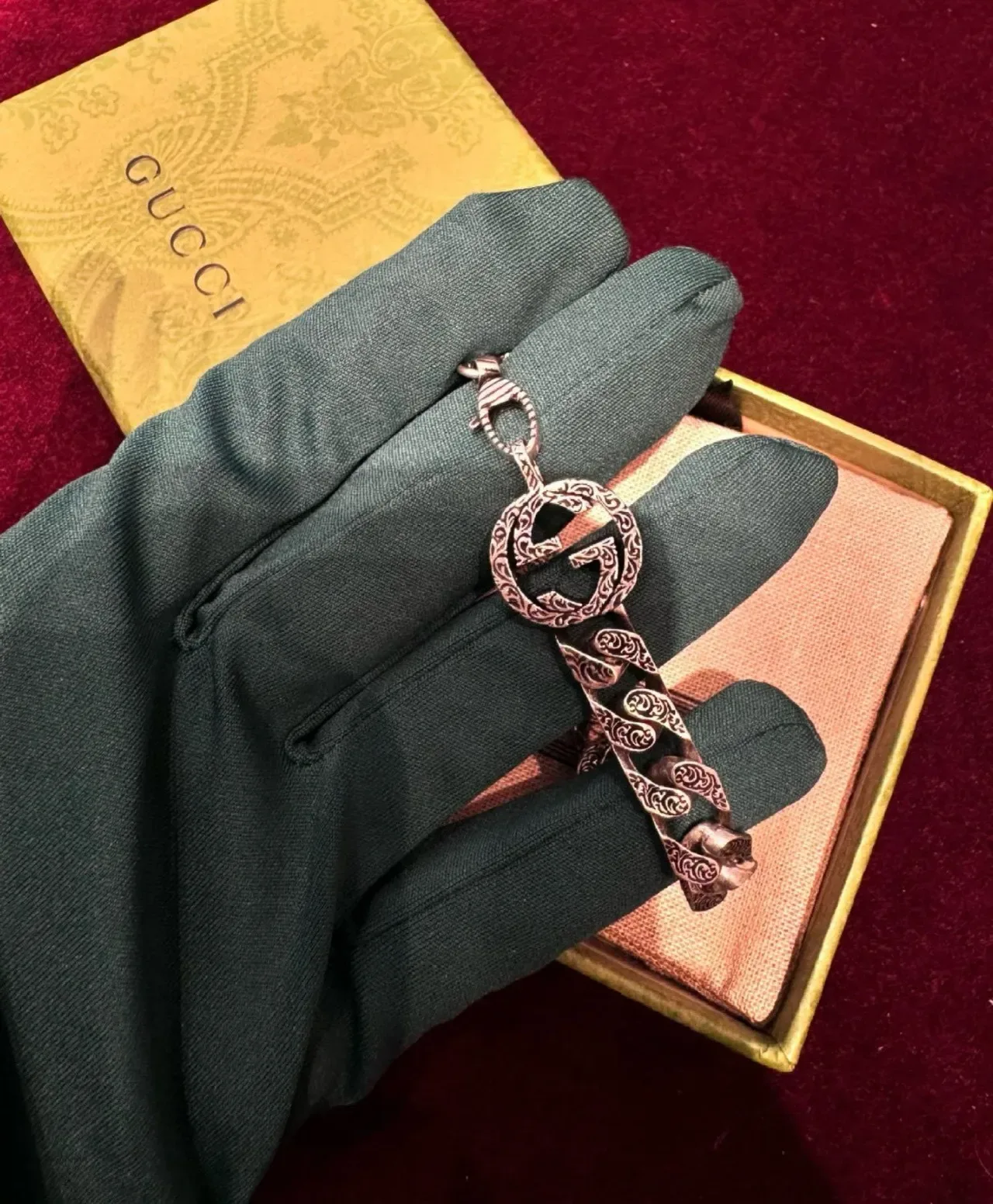 Gucci 银绿色 粗链条 雕刻叶纹 手链 2