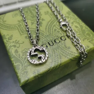 Gucci Argent Interlocking Double-G Pendant Gravé Laurel Wreath Border Collier