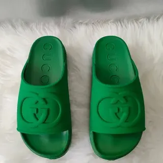 Gucci Slide Sandalias de goma moldeada verdes