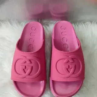 Gucci Slide Sandalias de Goma Moldeada Rosa