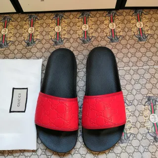 Gucci 红色和黑色拖鞋