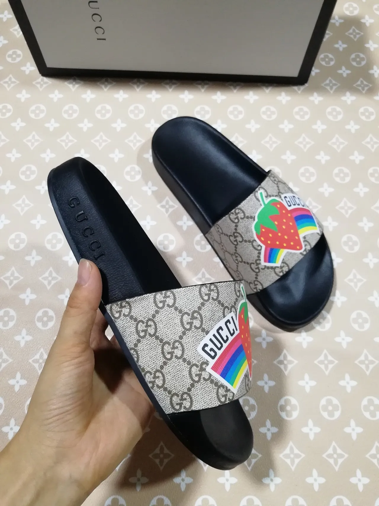 Gucci Sandales Fraise Noir Beige GG Monogram Sangle en Toile Semelle en Caoutchouc Moulé Chaussons 4