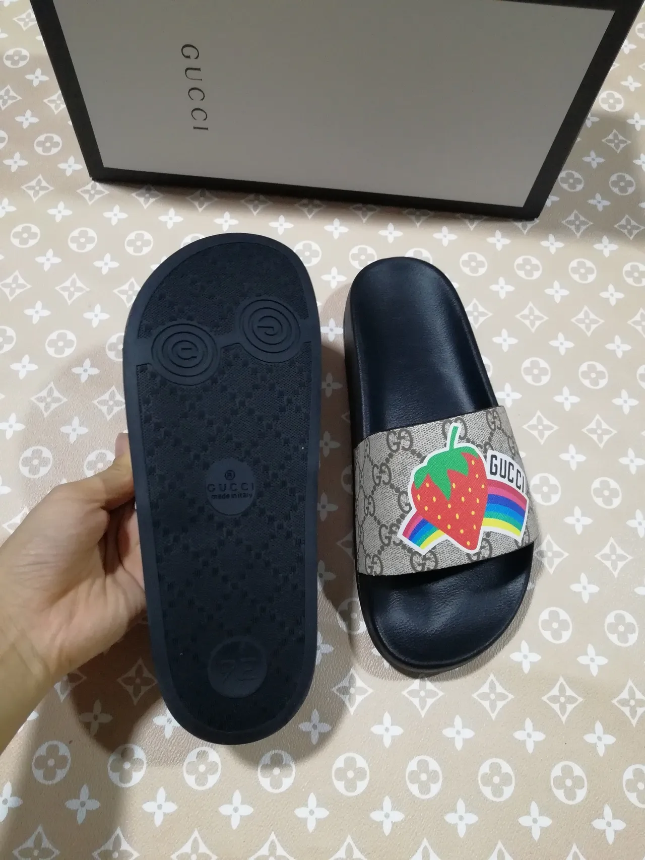 Gucci Sandales Fraise Noir Beige GG Monogram Sangle en Toile Semelle en Caoutchouc Moulé Chaussons 5