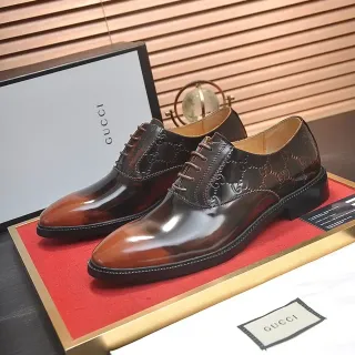 Gucci दो टोन मॉनोग्राम कैप टू ऑक्सफोर्ड जूते