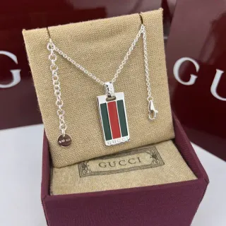 Gucci Web Stripe आयताकार पेंडेन्ट नेकलेस