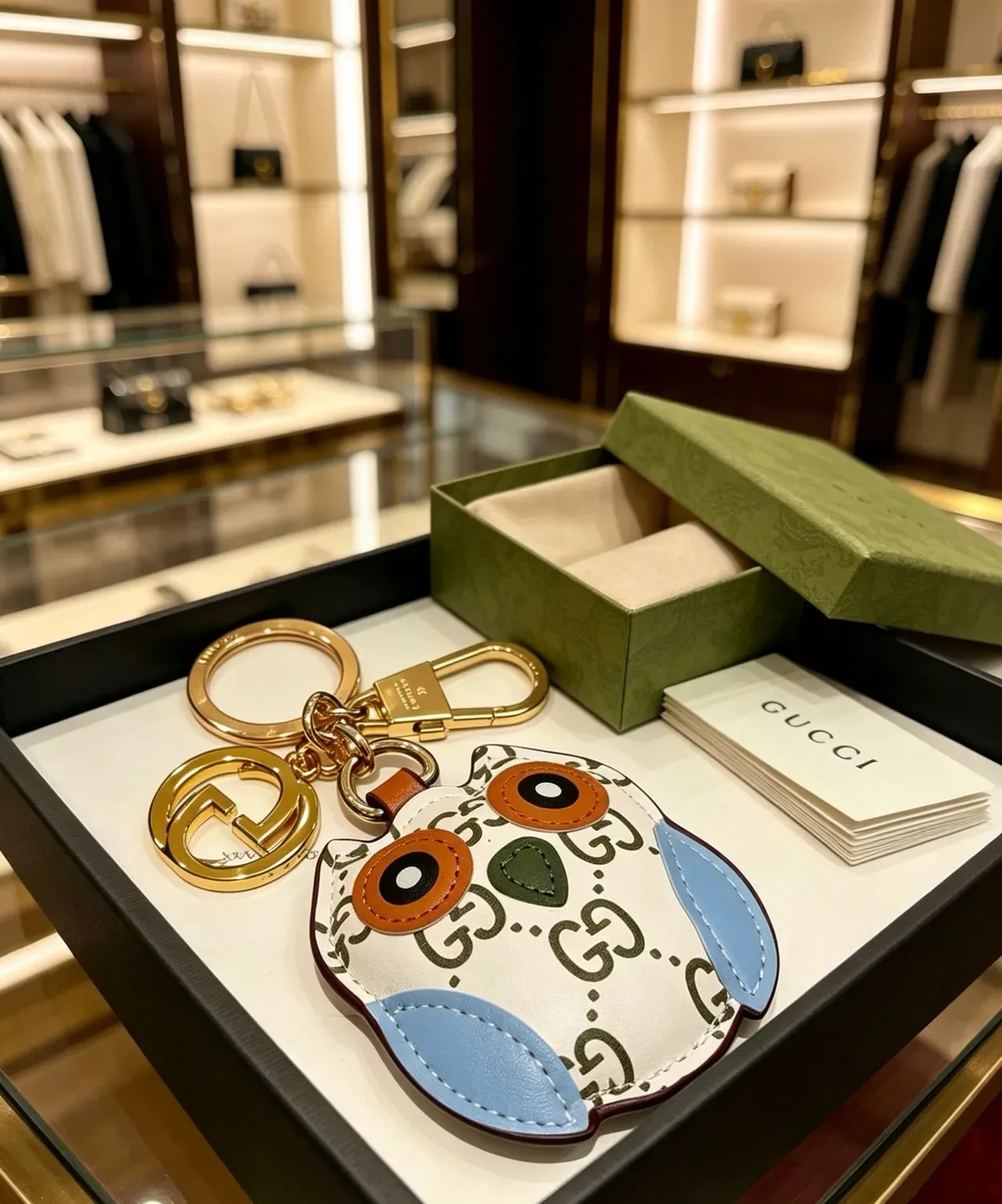 Gucci Coque de téléphone en forme de hibou GG Monogram de cuir blanc et bleu 3