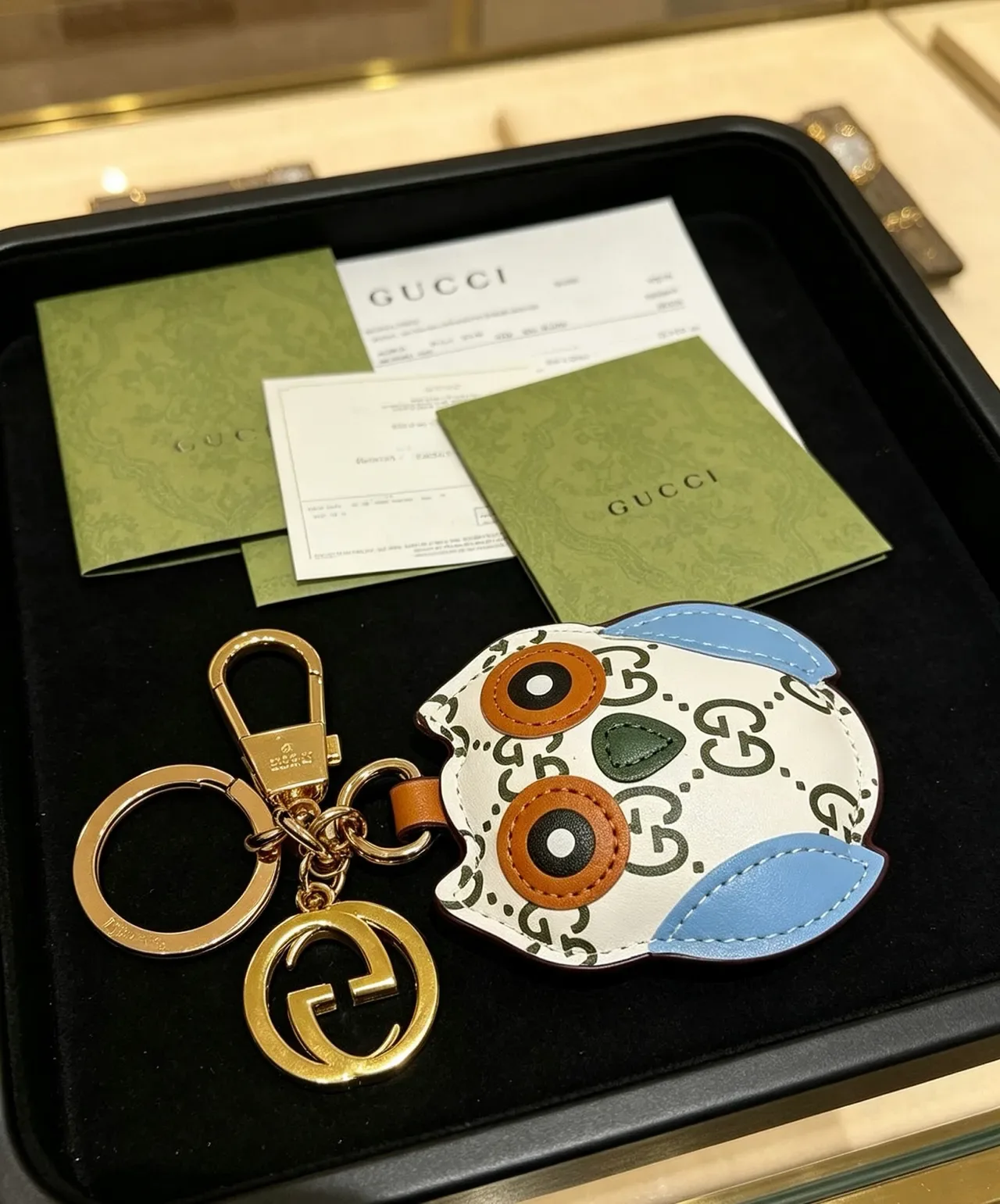 Gucci Coque de téléphone en forme de hibou GG Monogram de cuir blanc et bleu 5