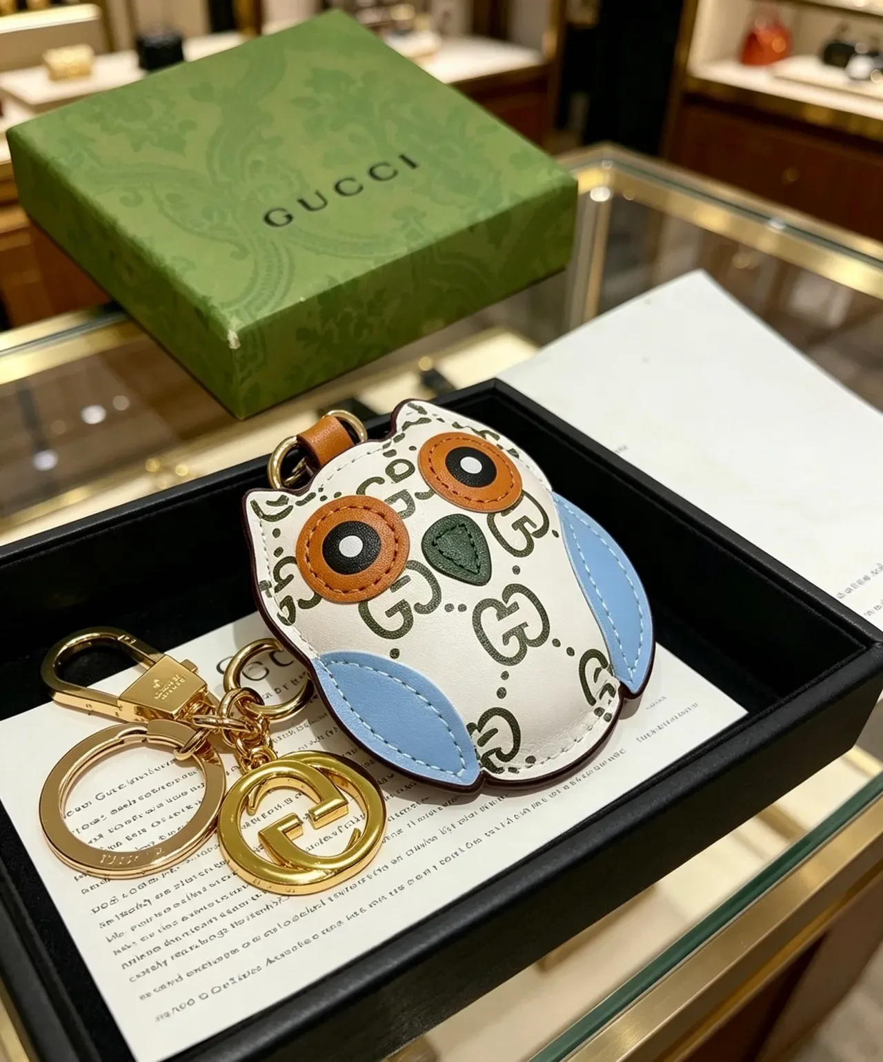 Gucci Coque de téléphone en forme de hibou GG Monogram de cuir blanc et bleu 6