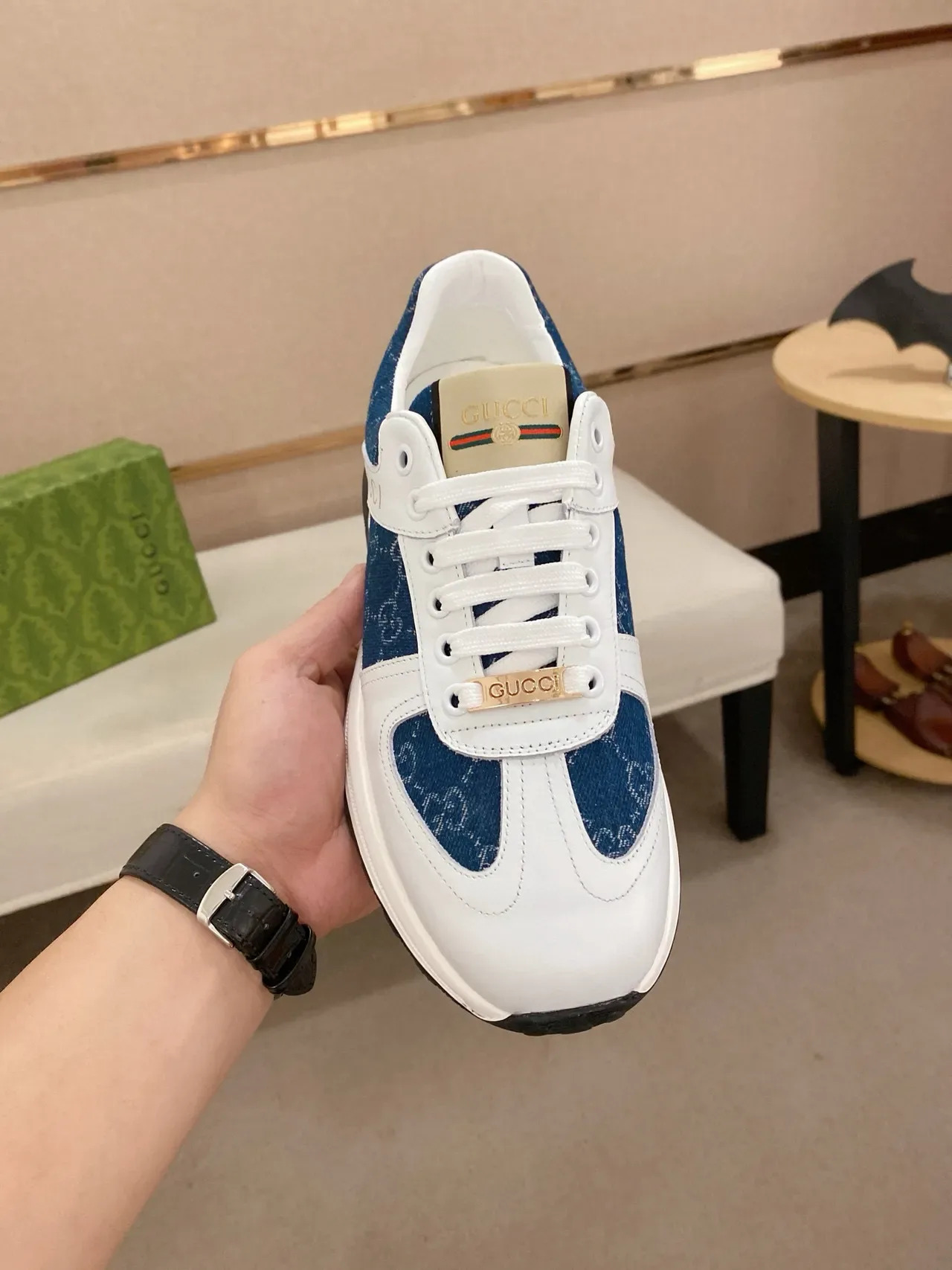 Gucci Tênis Lifestyle Branco Navy Two-Tone Couro e Denim Detalhe Logo Dourado 2