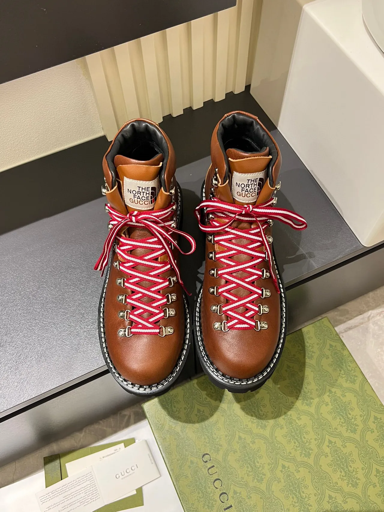 Gucci x The North Face বাদামী চামড়ার ট্রেকিং বুট 2