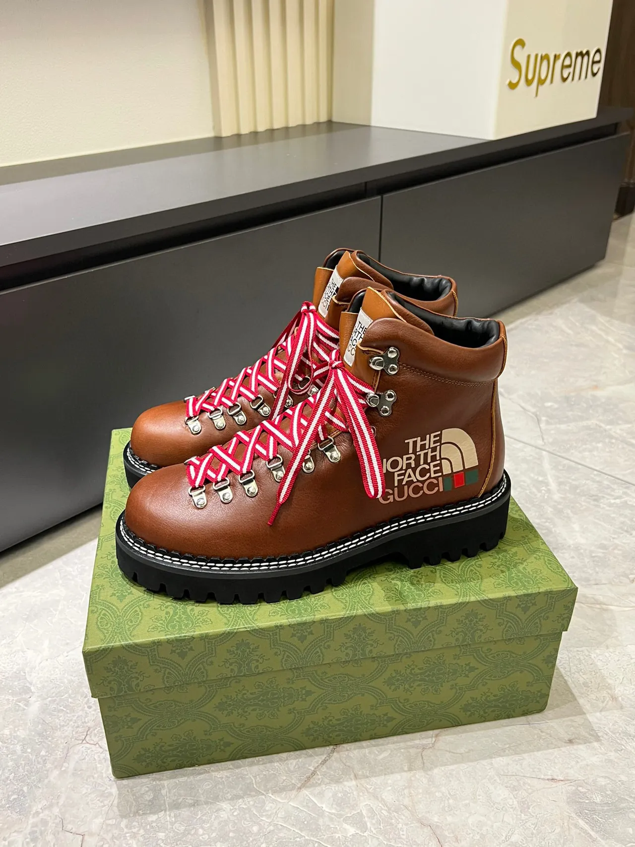 Gucci x The North Face বাদামী চামড়ার ট্রেকিং বুট 3