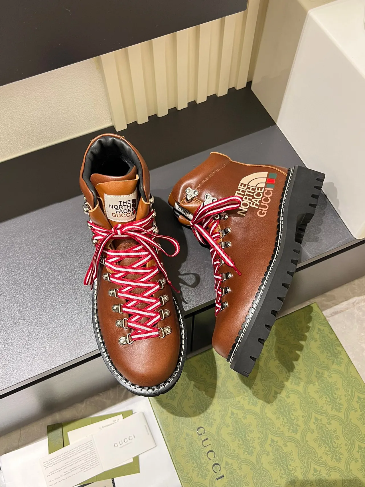 Gucci x The North Face বাদামী চামড়ার ট্রেকিং বুট 4