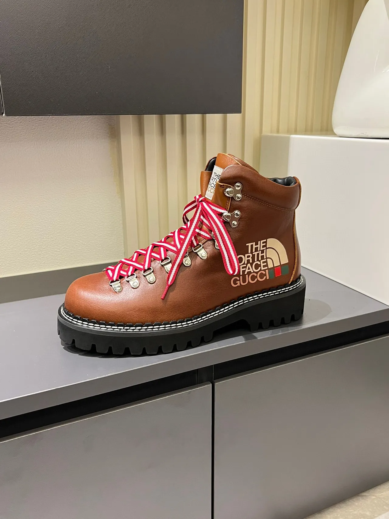 Gucci x The North Face বাদামী চামড়ার ট্রেকিং বুট 5