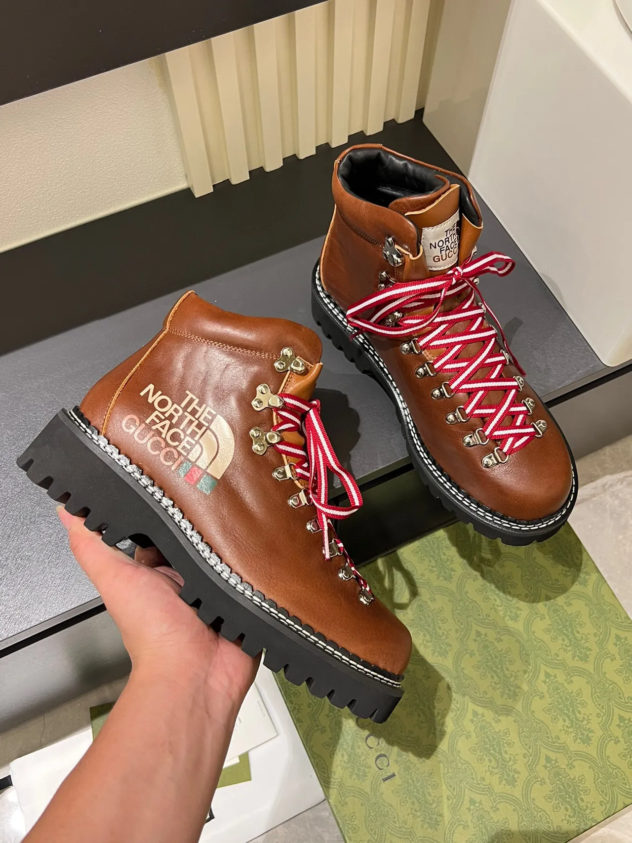 Gucci x The North Face বাদামী চামড়ার ট্রেকিং বুট 6