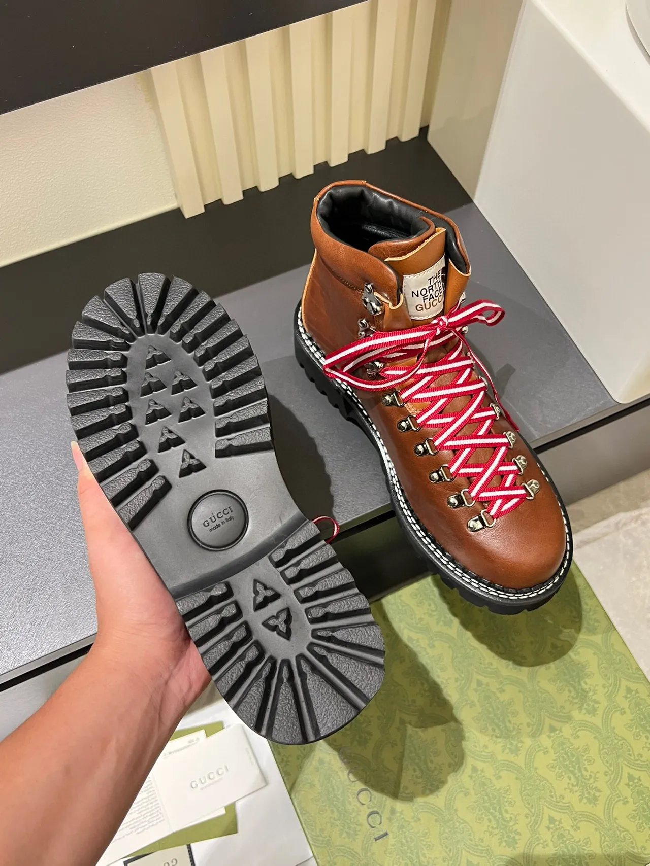 Gucci x The North Face বাদামী চামড়ার ট্রেকিং বুট 7