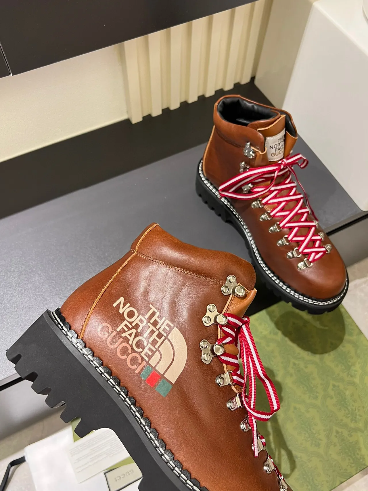 Gucci x The North Face বাদামী চামড়ার ট্রেকিং বুট 8