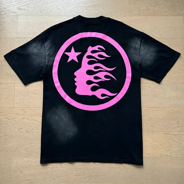 Camiseta gráfica oversized Hellstar preta e rosa 10