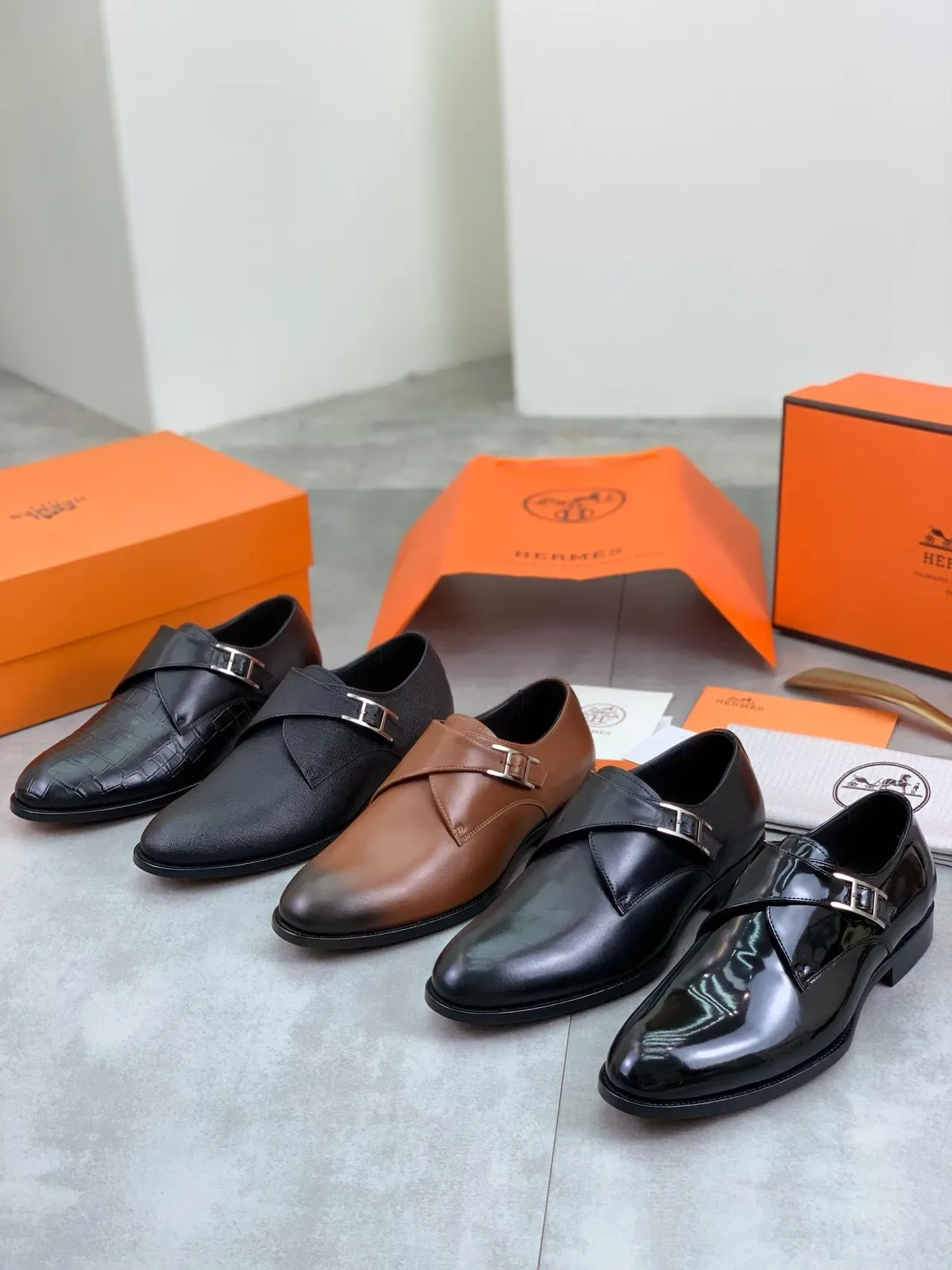 Hermès أحذية مونك جلد أسود فضي لامع براءة اختراع حزام واحد 2