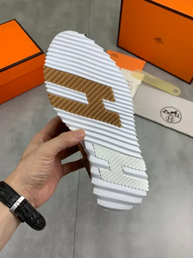 Hermès Tênis Marrom Branco Ante com Cadarços 2