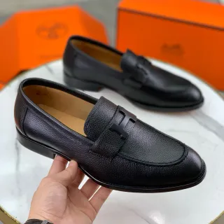 Hermès H Logo Loafer 黑色压纹皮革 Loafer