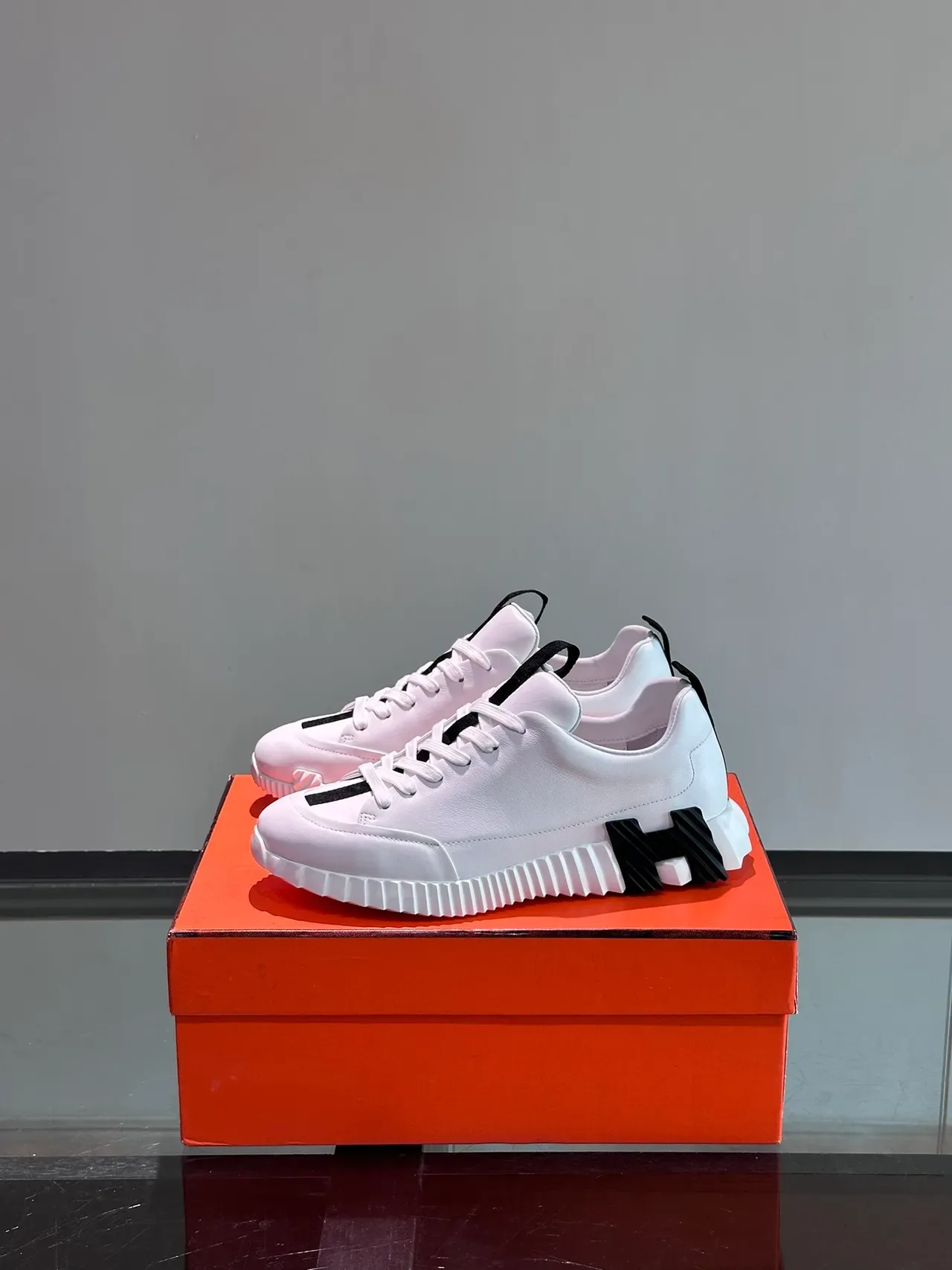 爱马仕 H-Ride 白黑生活方式运动鞋 5