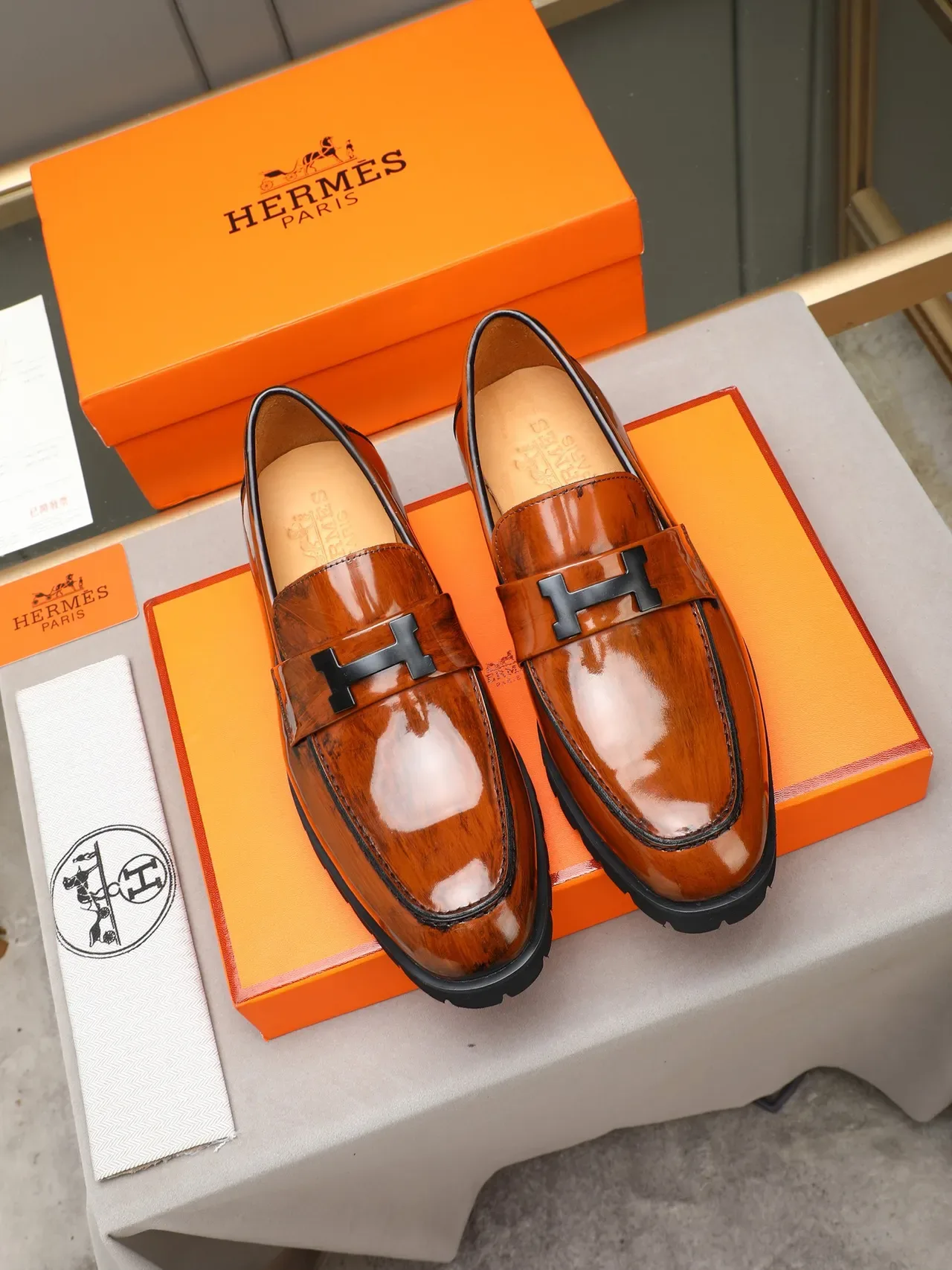 Hermès Loafer Marrón/negro Cuero Patent-Like Pulido Correa con hebilla H-Buckle 2