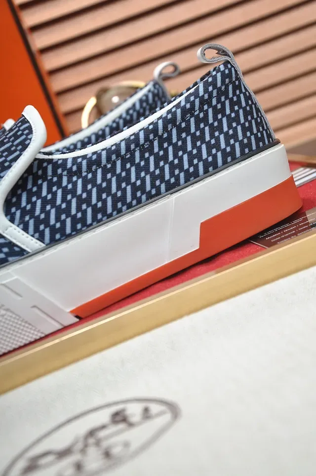 Hermès Tênis Slip-On Navy e Branco com Superior de Malha Padrão 2