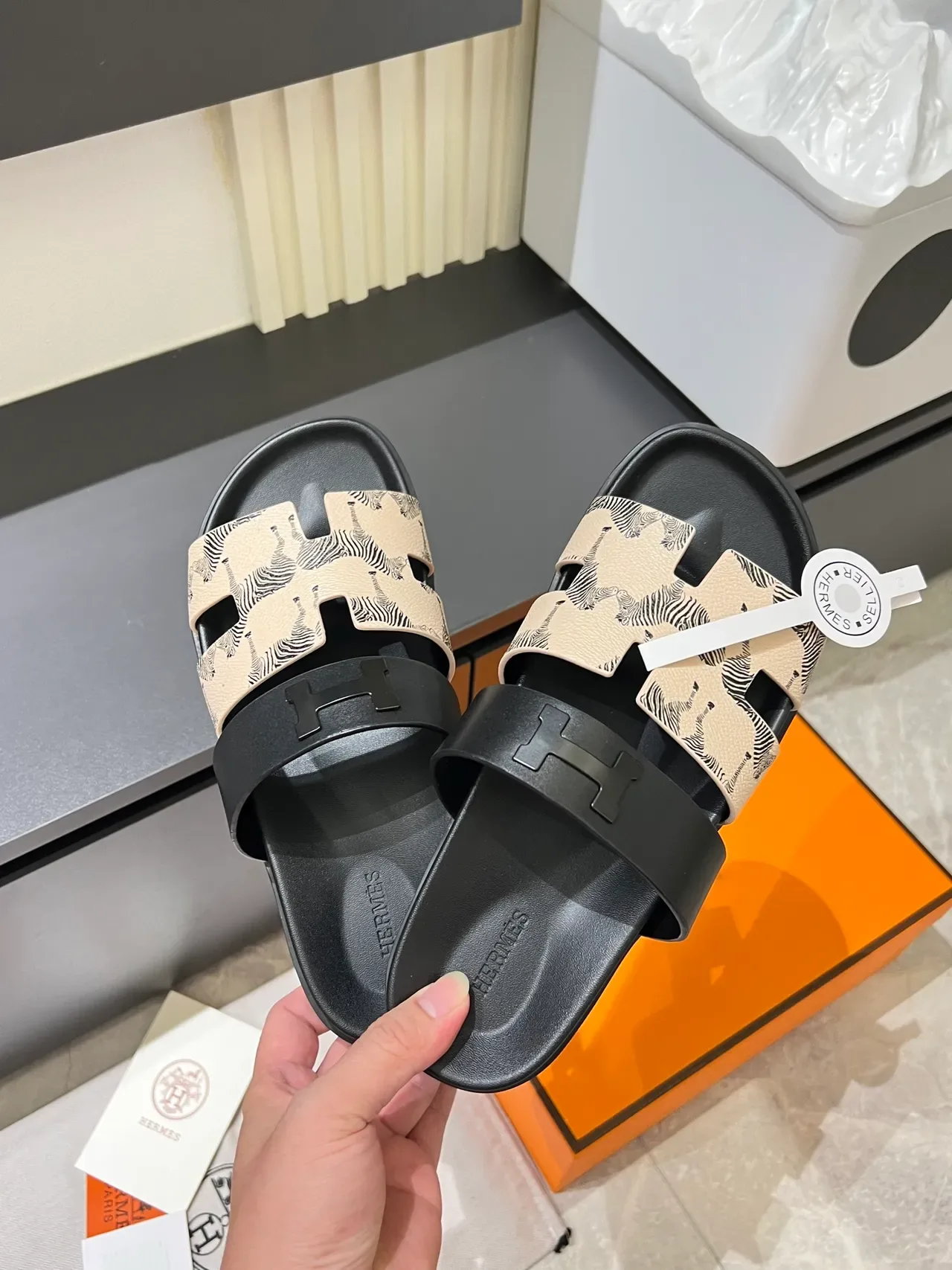 Hermès Oran Black Beige Double-Strap Slide H-Shaped Hardware Slippers 10