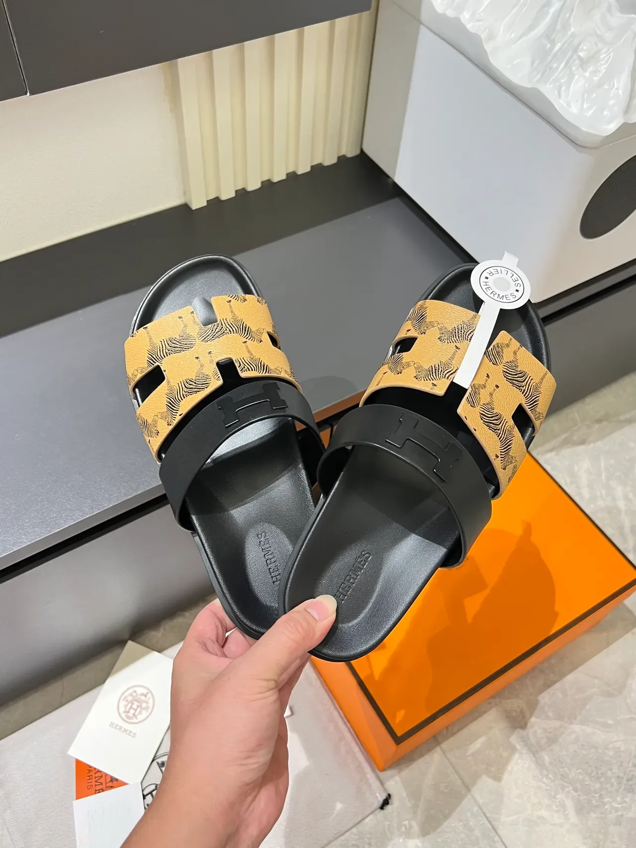 Hermès Oran Black Beige Double-Strap Slide H-Shaped Hardware Slippers 12